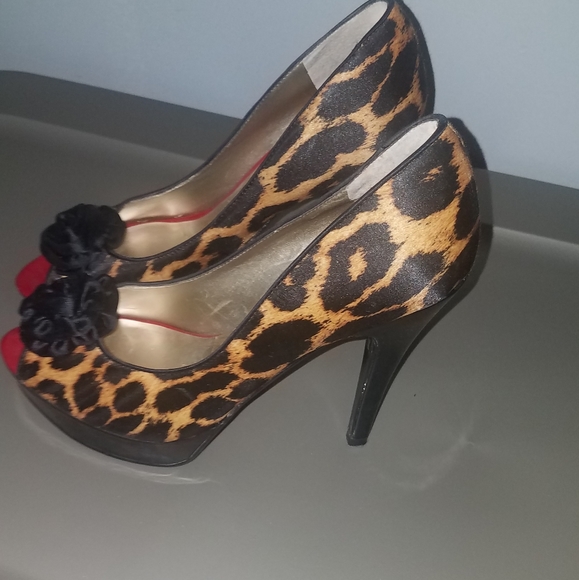 Guess Leopard Print Heel - Picture 2 of 3